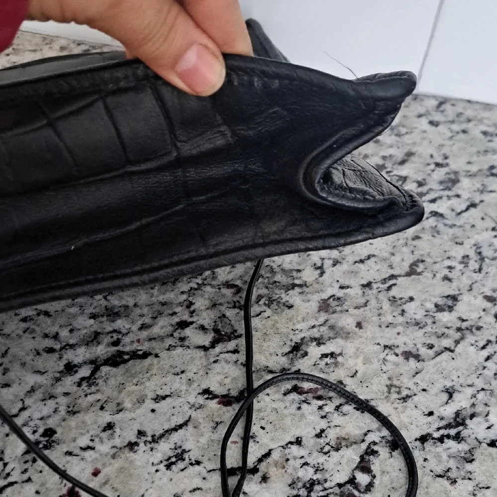 Carlos Falchi Black Croc-Embossed Crossbody Bag - Picture 6 of 11